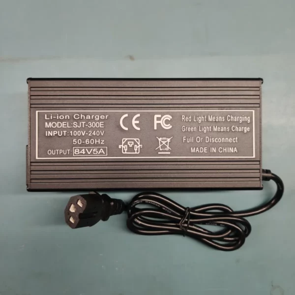 Nabíjačka 84V/5A Li-ion pre 20S 72V batériu (IEC C-13)